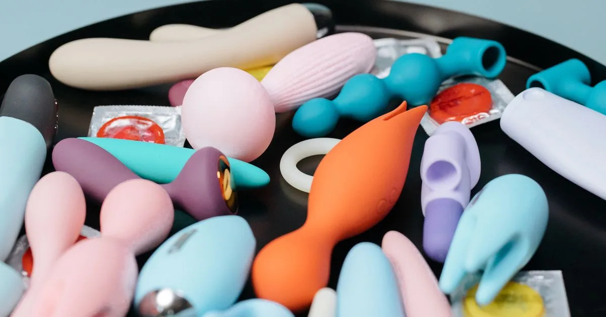 découvrez notre guide complet des sex toys pour explorer de nouvelles sensations, choisir les meilleurs produits et améliorer votre plaisir en toute sécurité.